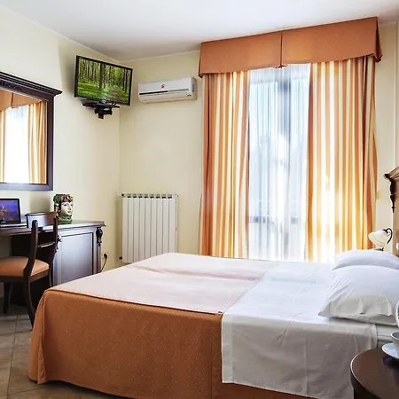 Hotel Terra Degli Elimi 3*